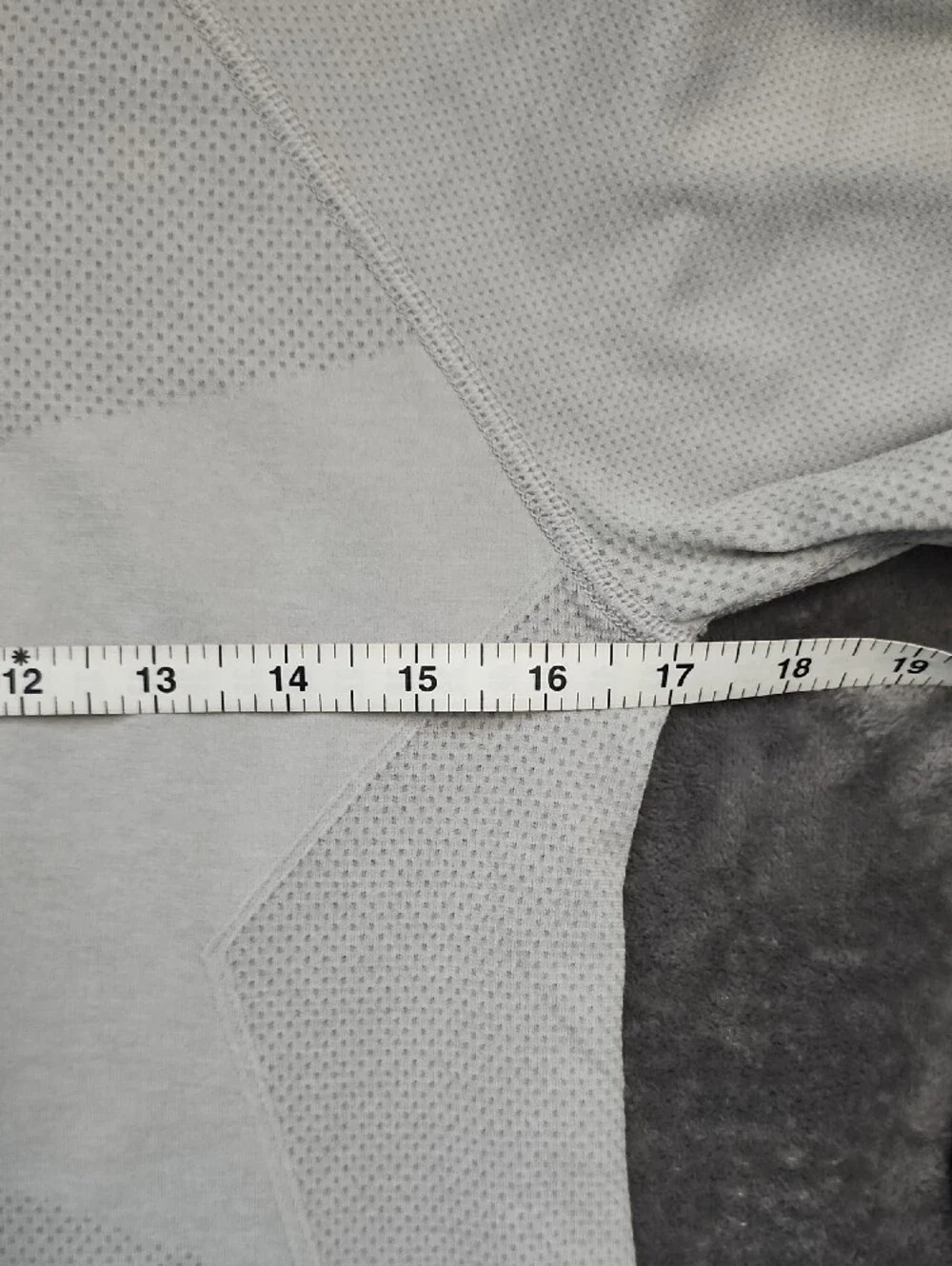Old Navy Short-Sleeve Seamless Active Tee - Light Gray & Dark Gray - Picture 3 of 11
